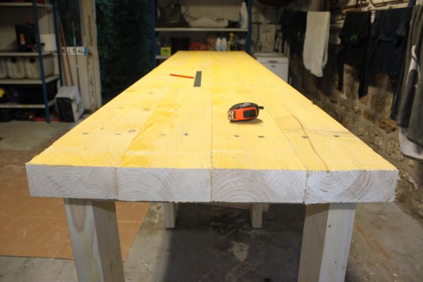 Fabrication d'un établi d'atelier. Plans disponibles sur @ZoneTravaux