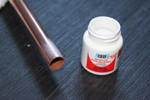 Passez du décapant sur l'extrémité du tuyau à souder