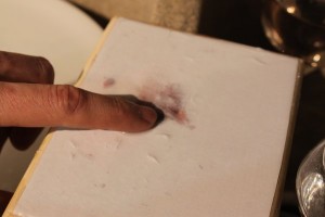 L'image apparaît sous le papier