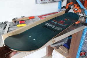 Conception étagère de chevet skateboard