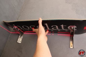 Conception étagère de chevet skateboard
