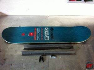 Conception étagère de chevet skateboard