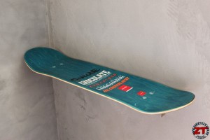 Conception étagère de chevet skateboard