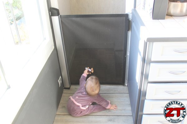 Installer Barriere Securite Bebe Lascal 26 Zonetravaux Bricolage Decoration Outillage Jardinage