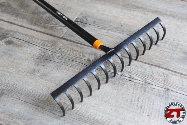 Test FISKARS : Outils de jardinage SOLID