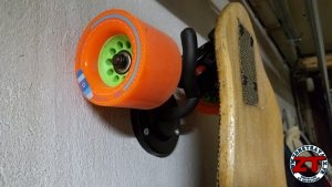 Fabriquer et installer un support de skateboard longboard mural DIY